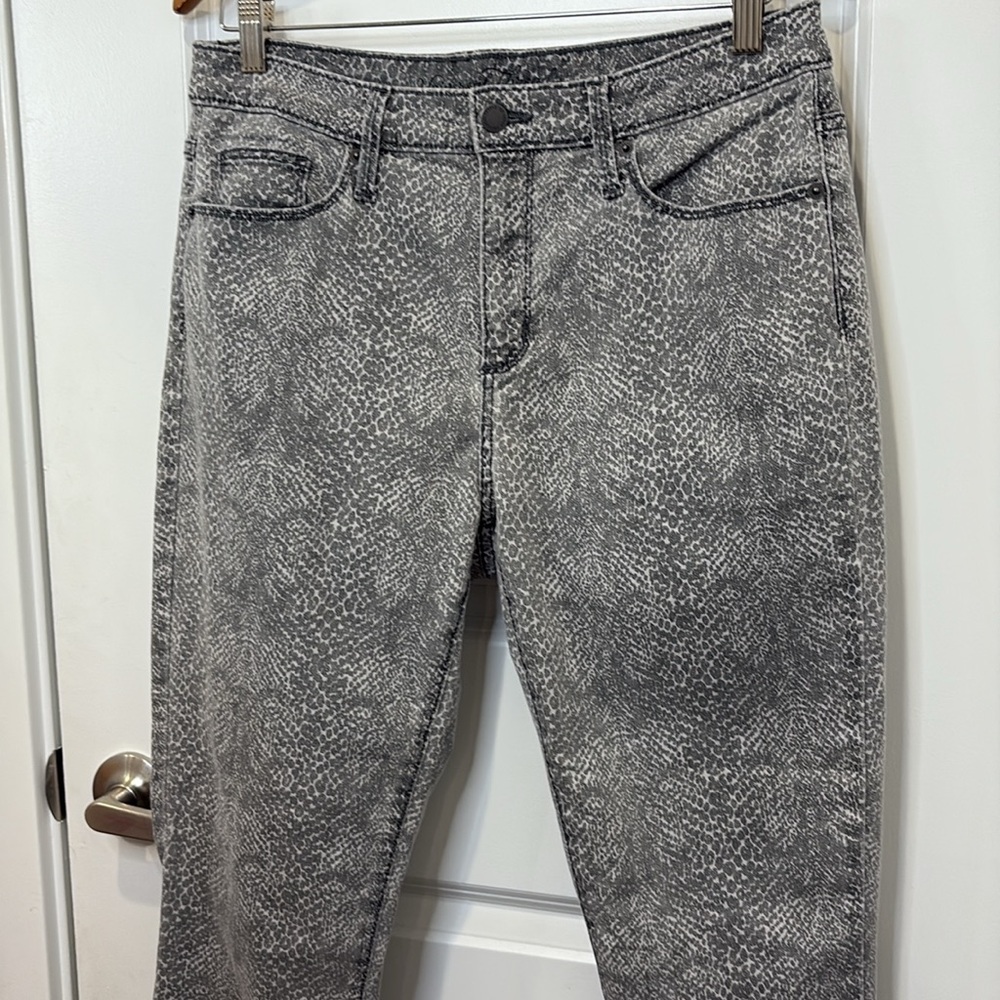 Universal Thread Gray Patterned Jeans - Picture 3 of 5